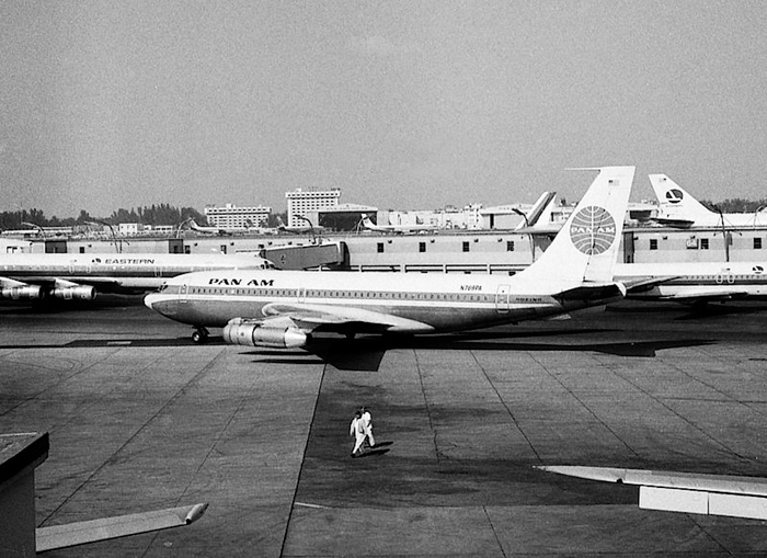 Pan Am Boeing 720-030B at Miami Internation in 1971 (JP7163374 Wikimedia) photo by Jon Proctor